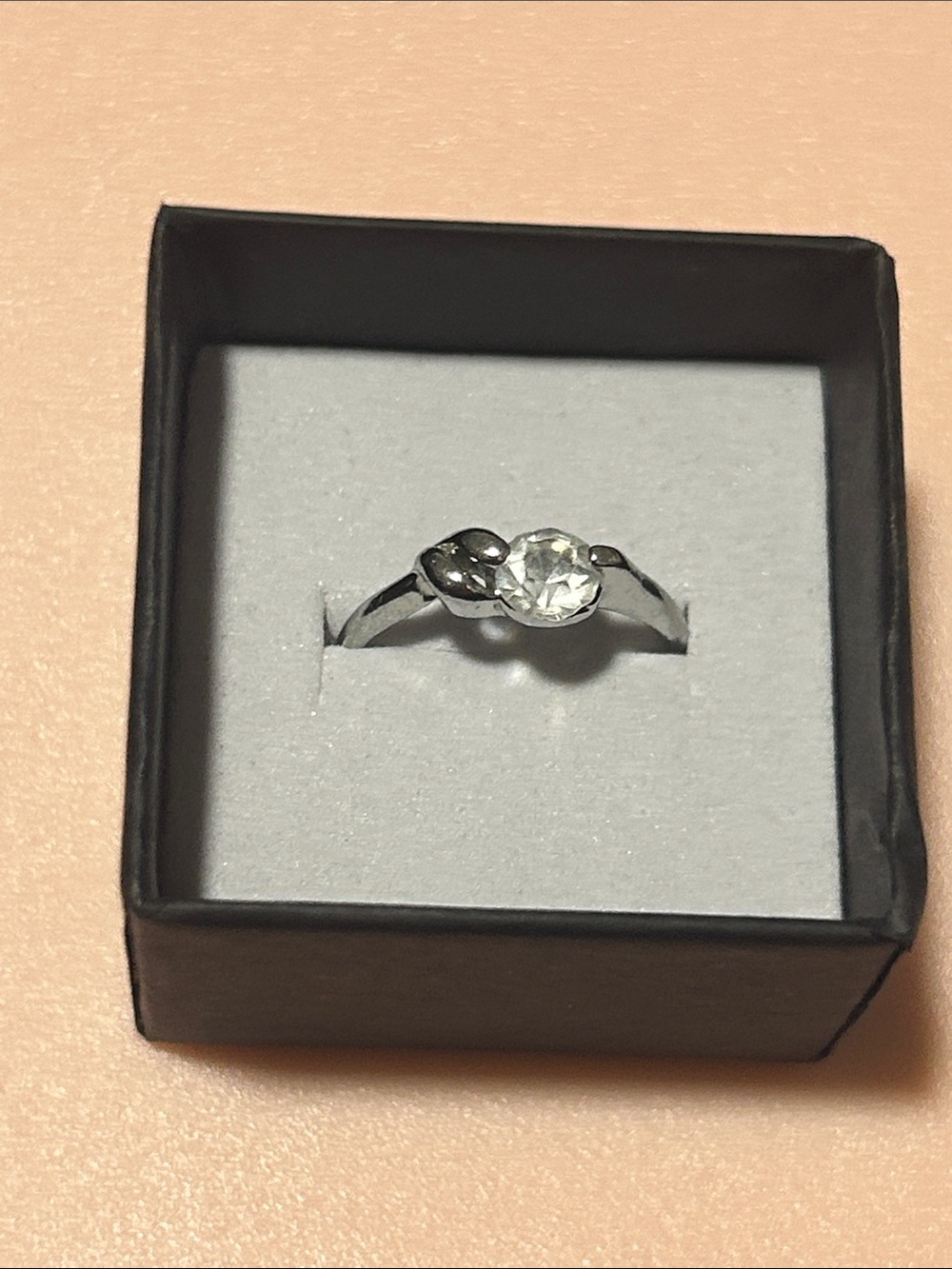 Source Unknown Silver Ring with Clear Round Stone and Leaf Motif - Women Jewelry